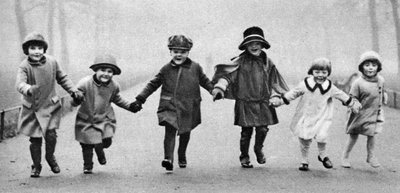 Young children in Hyde Park, London, 1926-1927 by Unbekannt