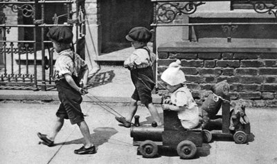 Young Children Playing in the Street, London by Unbekannt