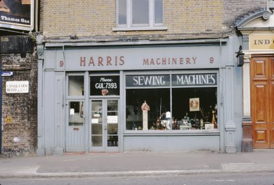 Harris Sewing Machines by Unbekannt Unbekannt