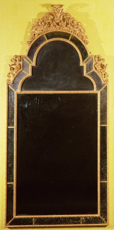 Queen Anne giltwood pierglass by Unbekannt Unbekannt