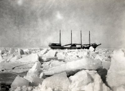 A four-masted ship sailing among the icebergs by Unbekannter Künstler