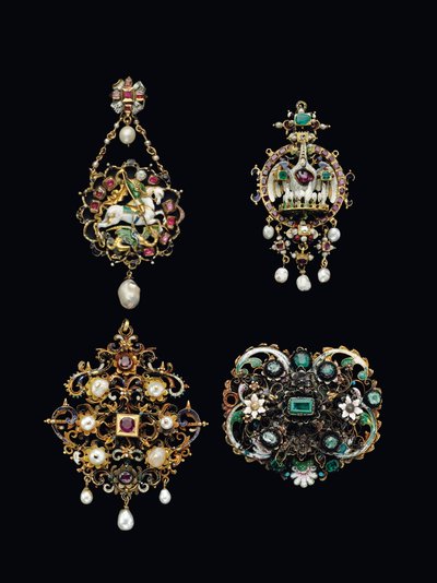 Four pendants, 17th - 19th century by Unbekannt
