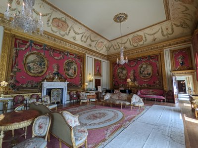 Red Tapestry Drawing Room, Nottinghamshire, England by Unbekannter Künstler