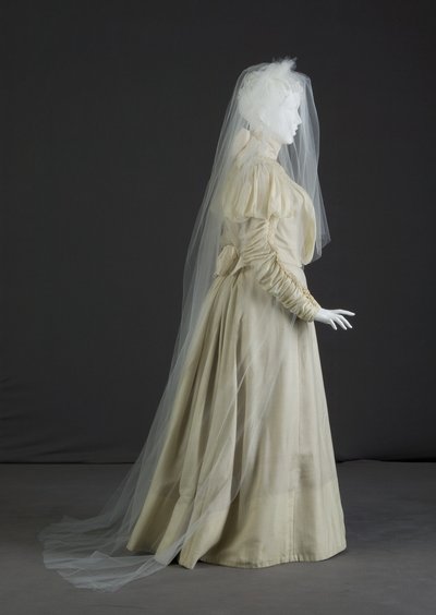 Wedding dress by Unknown artist