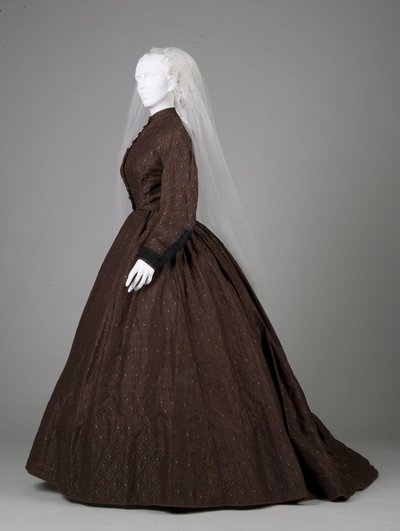Wedding dress by Unknown artist