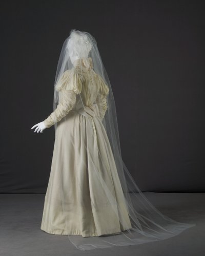 Wedding dress by Unknown artist
