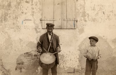 Auctioneer and Child by Unknown photographer
